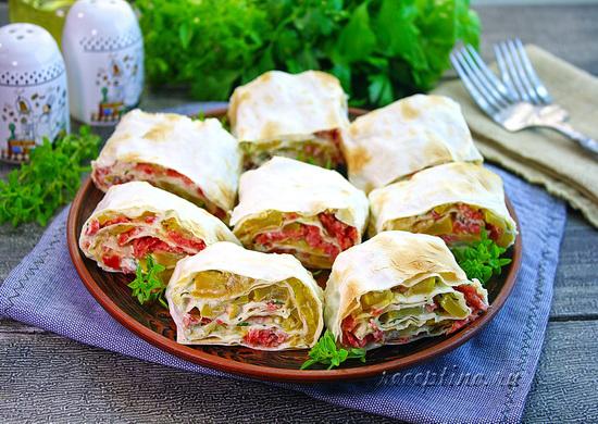 Лаваш с колбасой салями и жареным кабачком - рецепт с фото